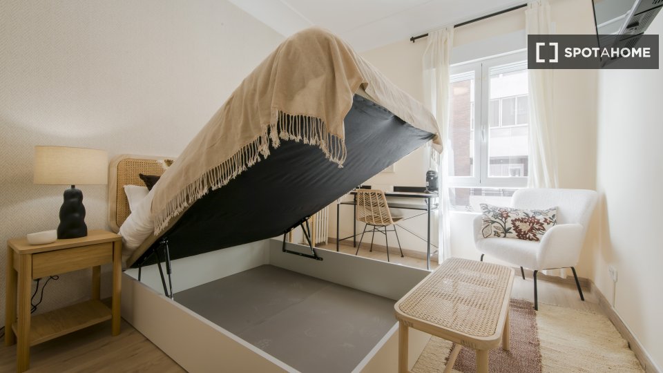 Double room Madrid, 7 beds, 200m² — photo 6