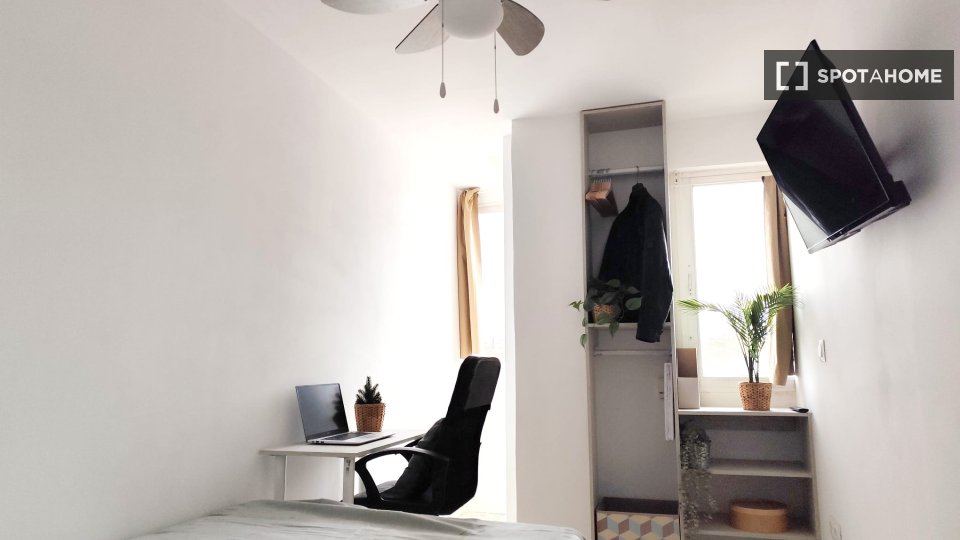 Double room Madrid, 5 beds — photo 14