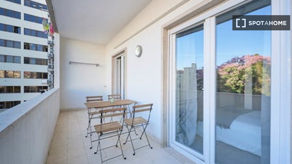 Double room Lisbon, 5 beds — photo 8