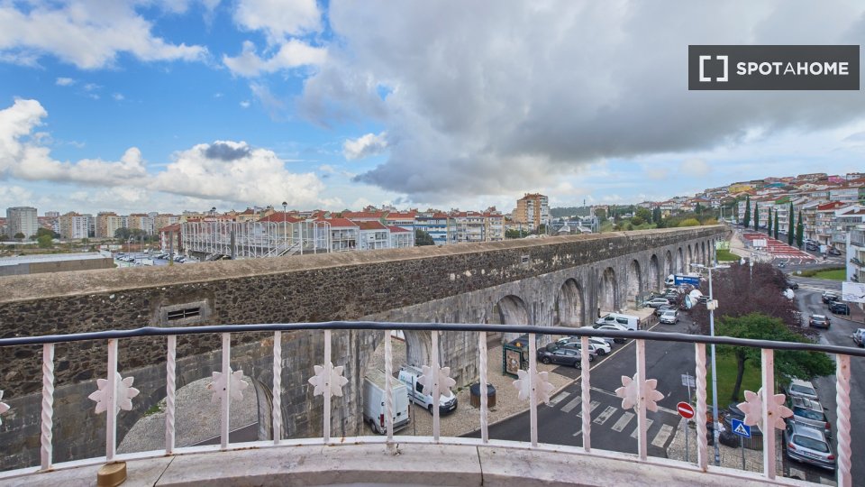 Double room Lisbon, 4 beds — photo 32