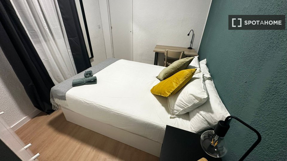 Double room Madrid, 7 beds, 160m² — photo 5