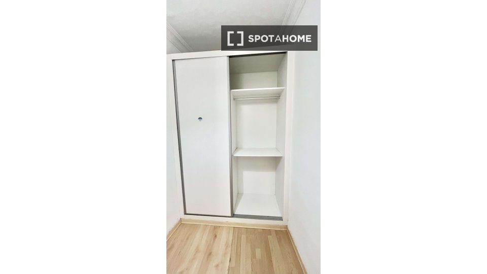 Double room Valencia, 3 beds, 103m² — photo 31