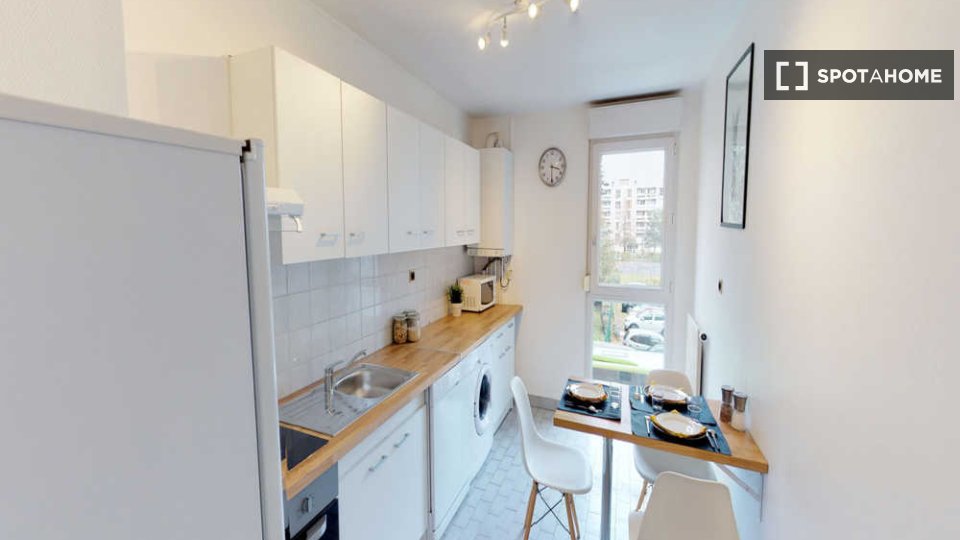 Double room Lyon, 3 beds, 70m² — photo 1