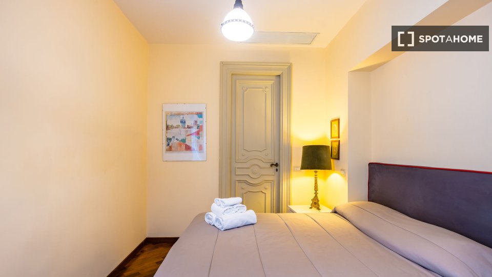 Appartamento con 1 camera da letto in affitto a Chiaia, Napoli. - in Naples