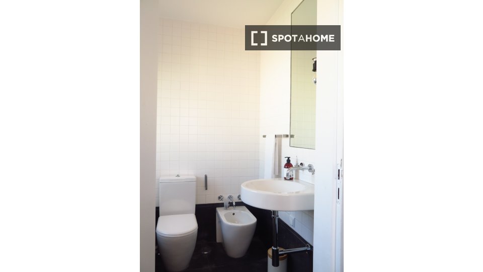 Apartment Lisbon, 2 beds, 80m² — photo 17