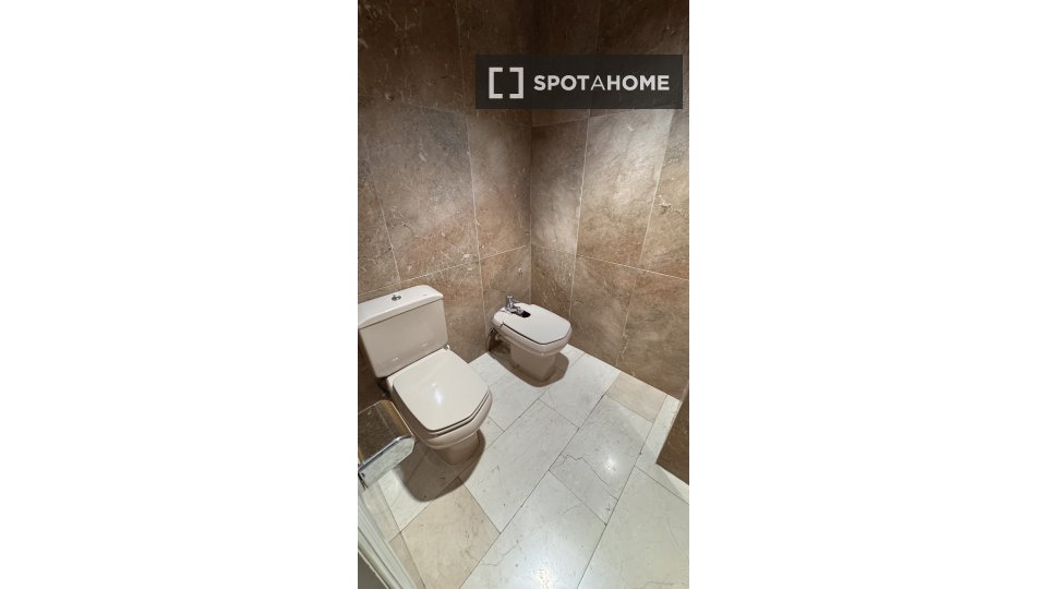Double room Valencia, 5 beds, 240m² — photo 10