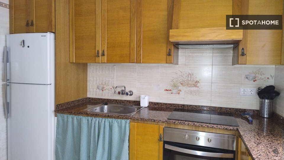Apartment Alicante, 4 beds, 100m² — photo 9