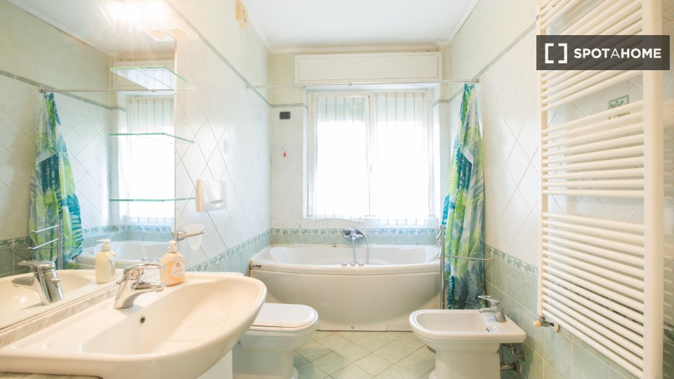 Double room Milan, 3 beds, 66m² — photo 4