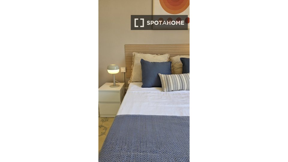 Double room Barcelona, 7 beds, 210m² — photo 4