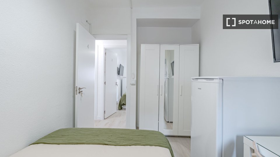 Double room Madrid, 4 beds — photo 3
