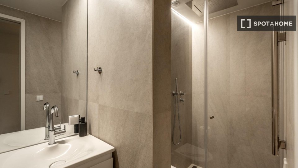 Apartment Lisbon, 2 beds, 136m² — photo 6