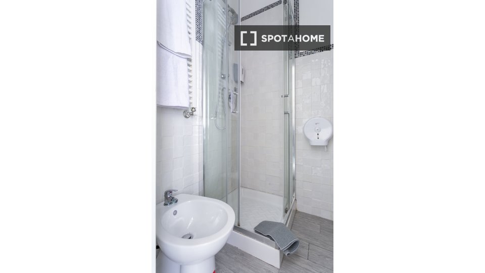 Double room Rome, 4 beds — photo 12