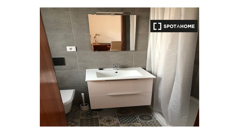 Double room Lisbon, 5 beds — photo 4