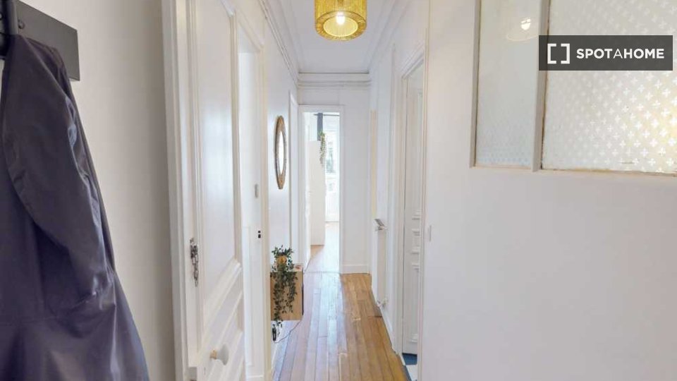 Double room Paris, 3 beds, 80m² — photo 15