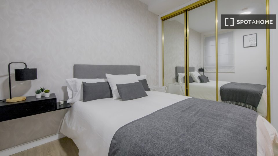 Double room Madrid, 4 beds, 87m² — photo 5