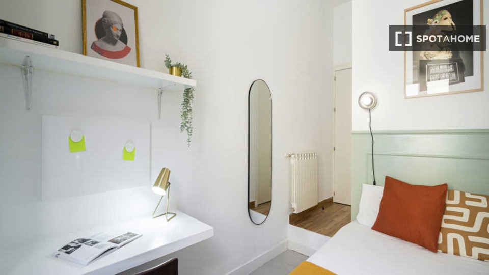 Habitación en piso compartido en alquiler en Justicia, Madrid.