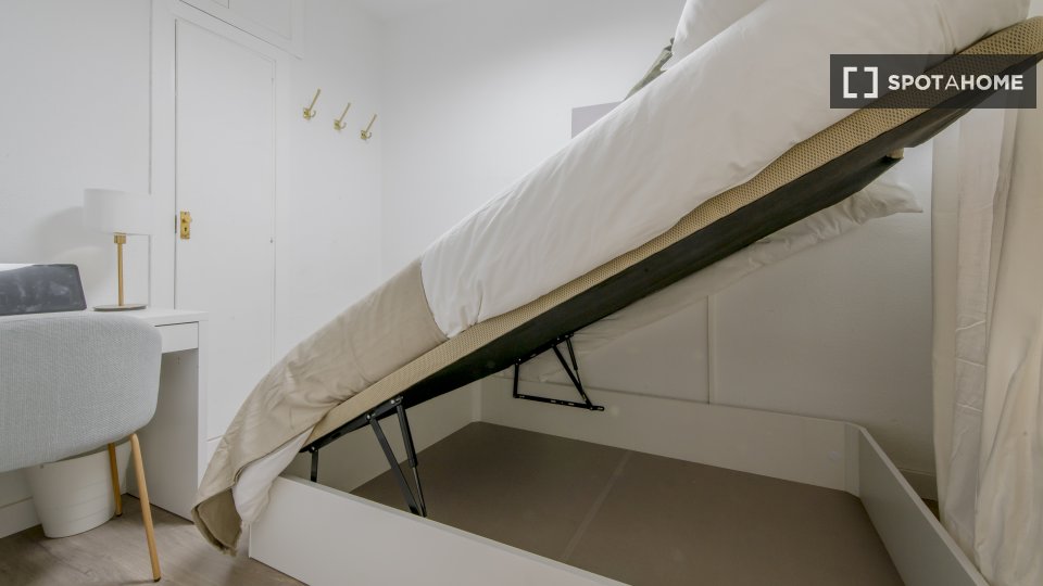 Double room Madrid, 6 beds — photo 3