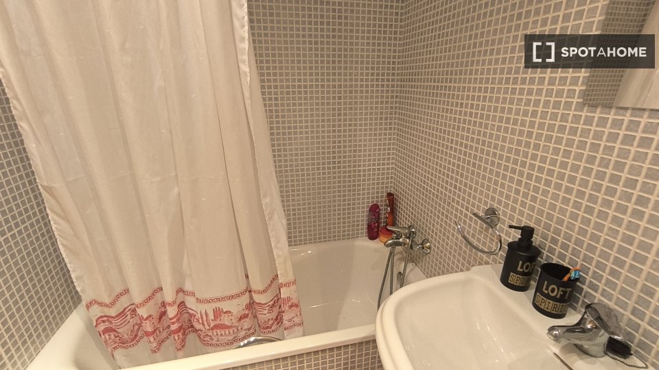 Double room Valencia, 2 beds, 120m² — photo 15