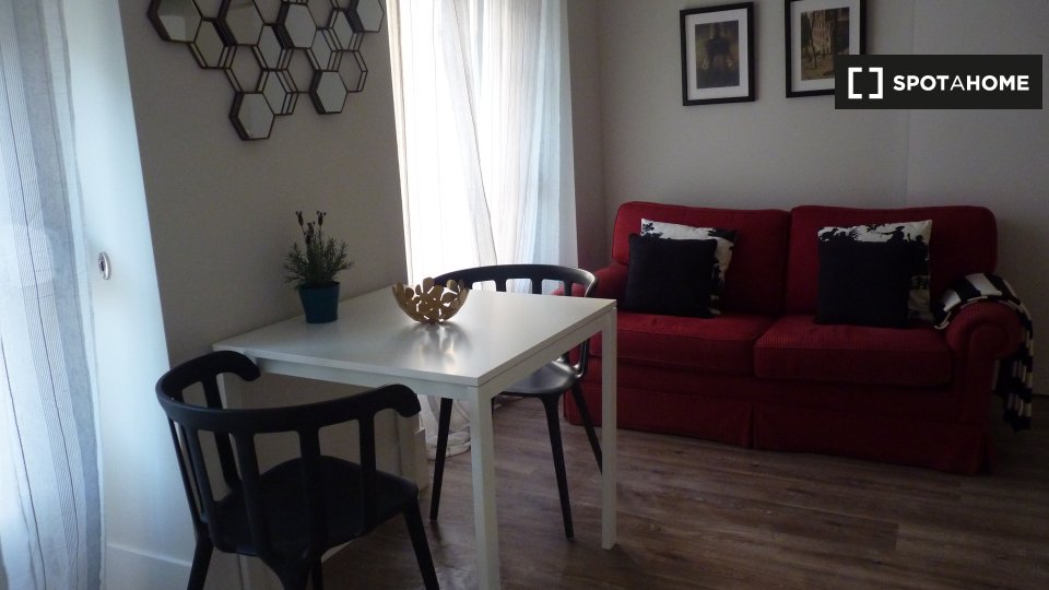 Apartment Lisbon, 1 bed, 40m² — photo 2