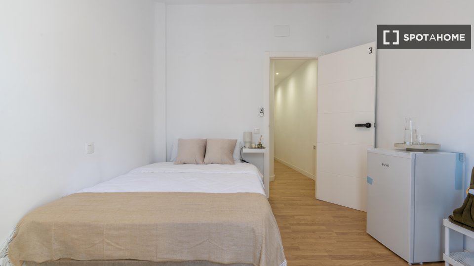 Double room Madrid, 5 beds — photo 11