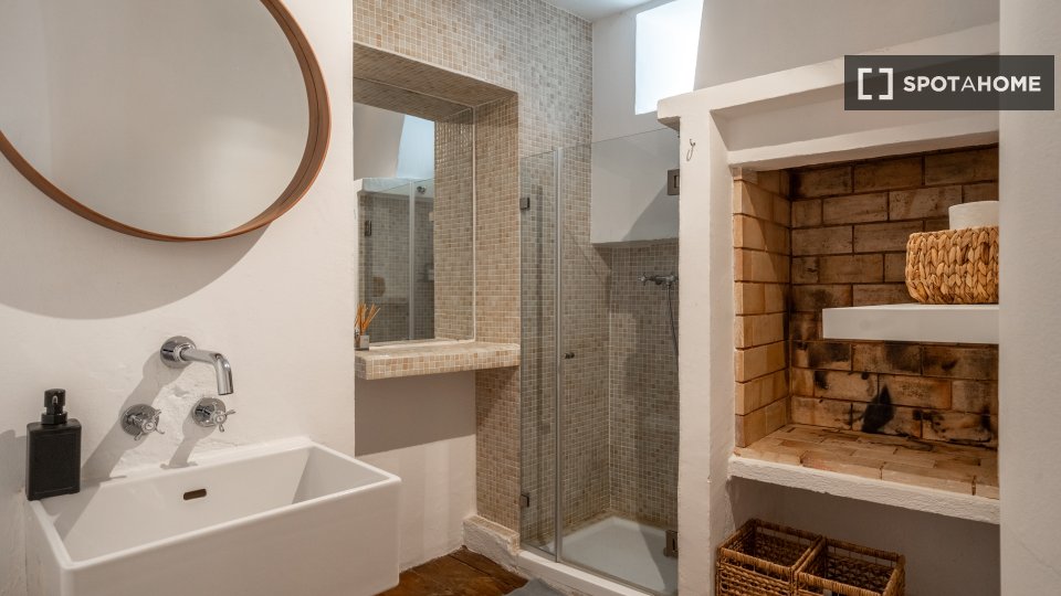 Apartment Lisbon, 2 beds, 84m² — photo 13