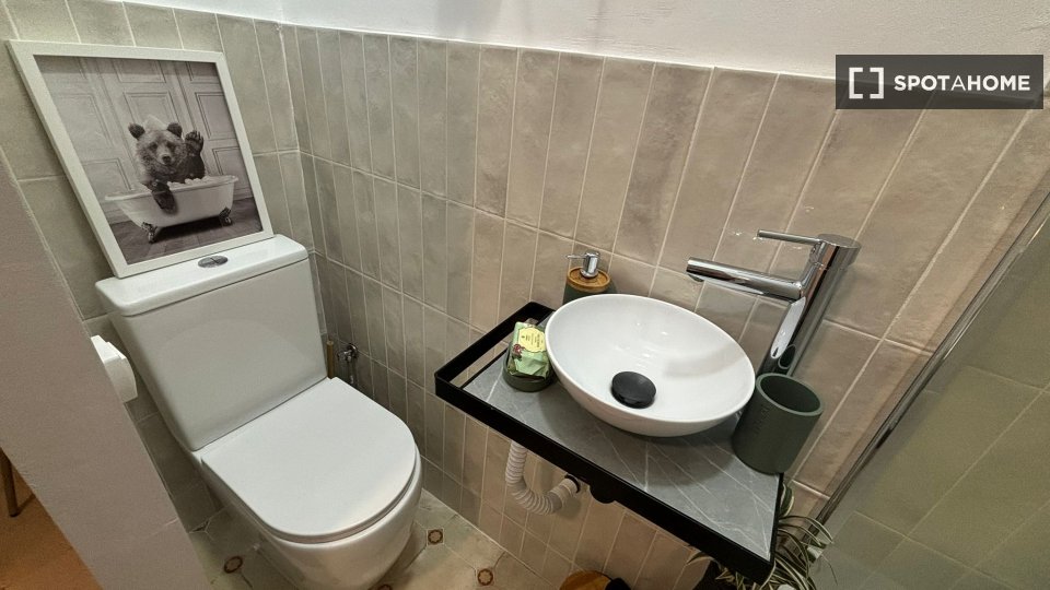 Double room Barcelona, 5 beds, 80m² — photo 1