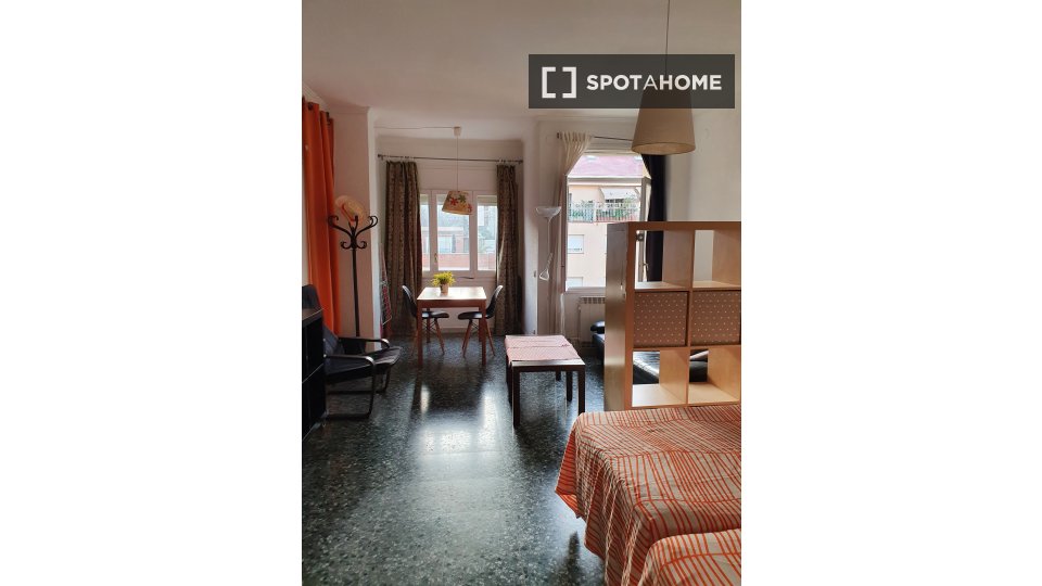 Double room Barcelona, 6 beds, 150m² — photo 1