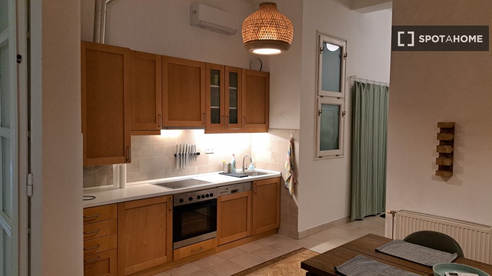 Apartment Budapest, 2 beds, 75m² — photo 5