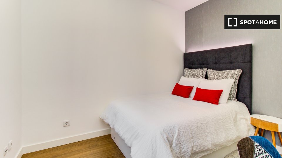 Apartment Lisbon, 2 beds, 70m² — photo 2