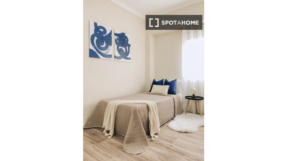 Double room Alicante, 5 beds — photo 1