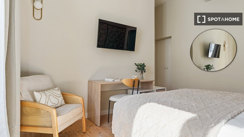 Double room Lisbon, 6 beds — photo 46