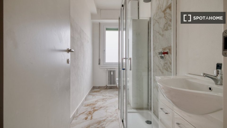 Double room Milan, 2 beds — photo 13