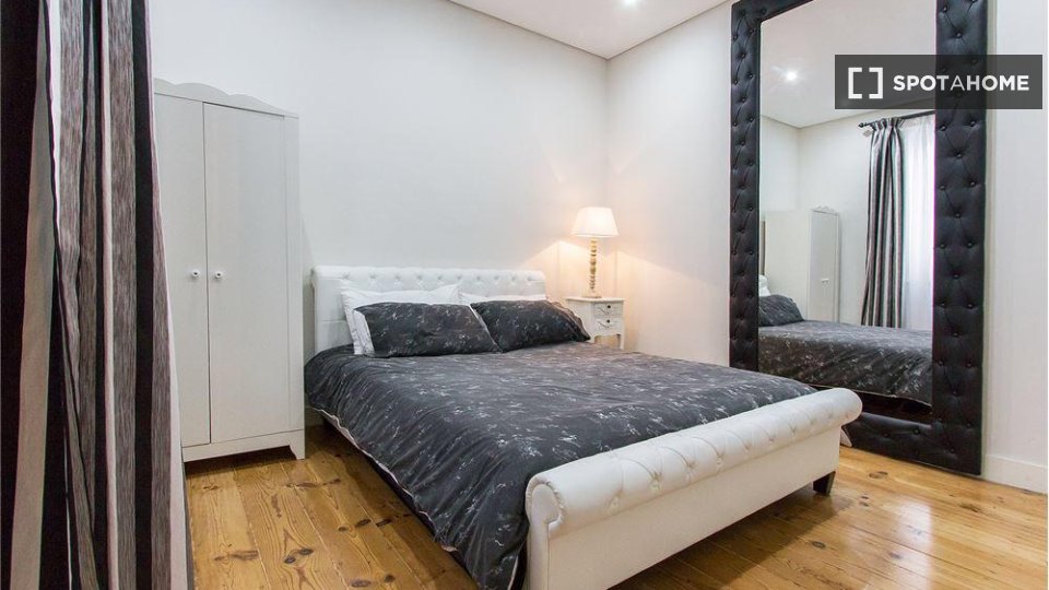 Apartment Lisbon, 2 beds, 130m² — photo 4