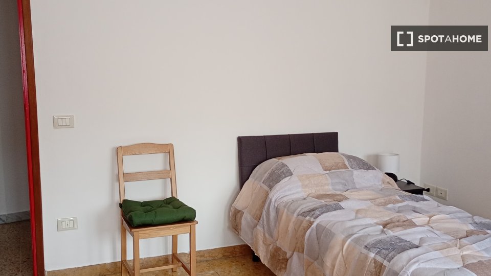 Double room Florence, 2 beds, 83m² — photo 5