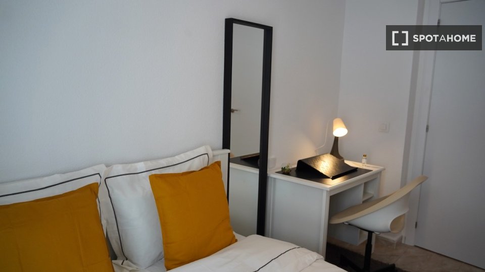 Double room Madrid, 6 beds — photo 20