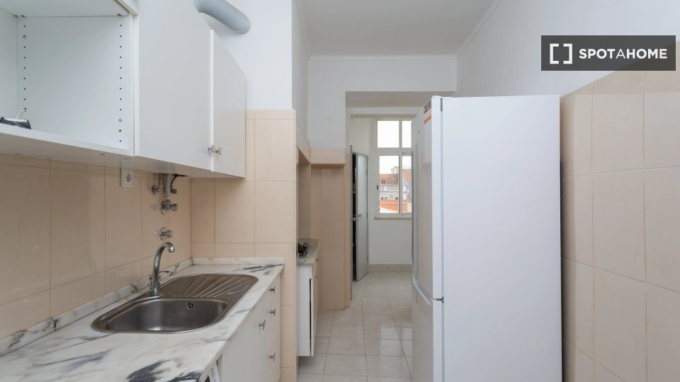 Double room Lisbon, 5 beds — photo 19