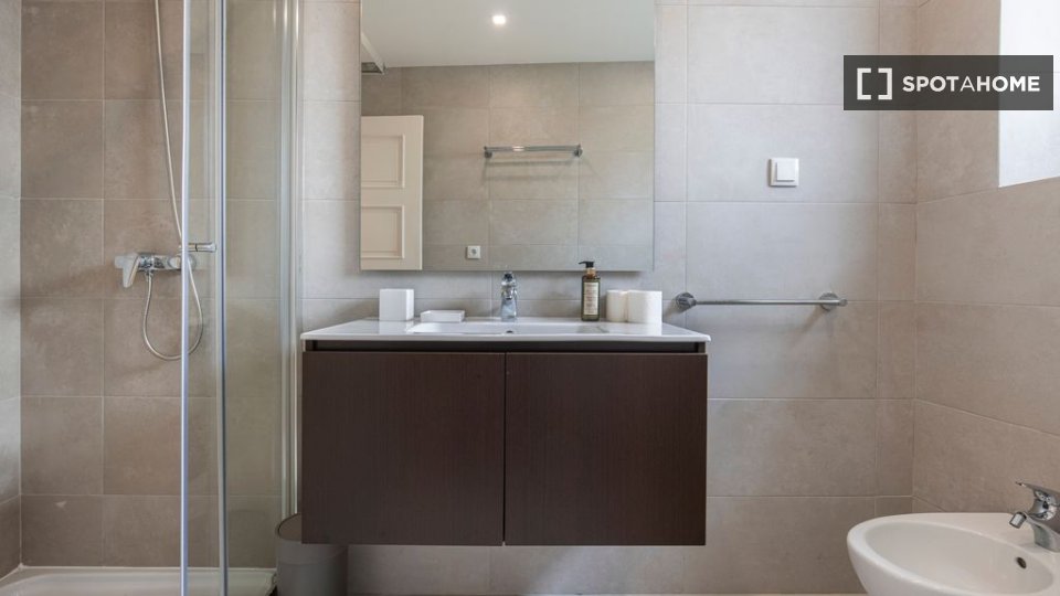 Apartment Lisbon, 4 beds — photo 8
