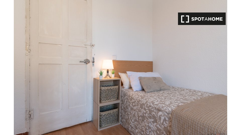 Double room Madrid, 5 beds — photo 8