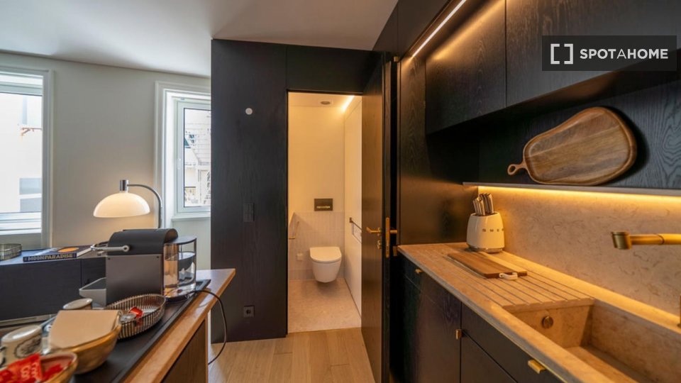 Apartment Lisbon, 2 beds, 101m² — photo 11