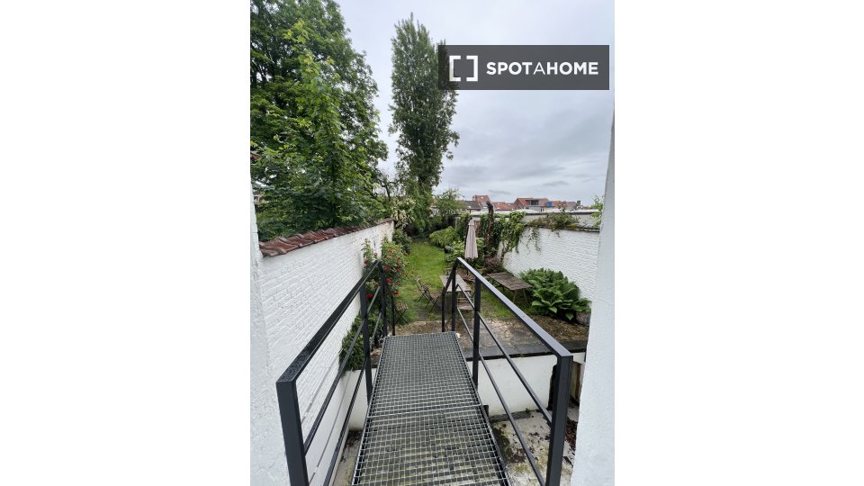 Double room Brussels, 11 beds, 16m² — photo 3