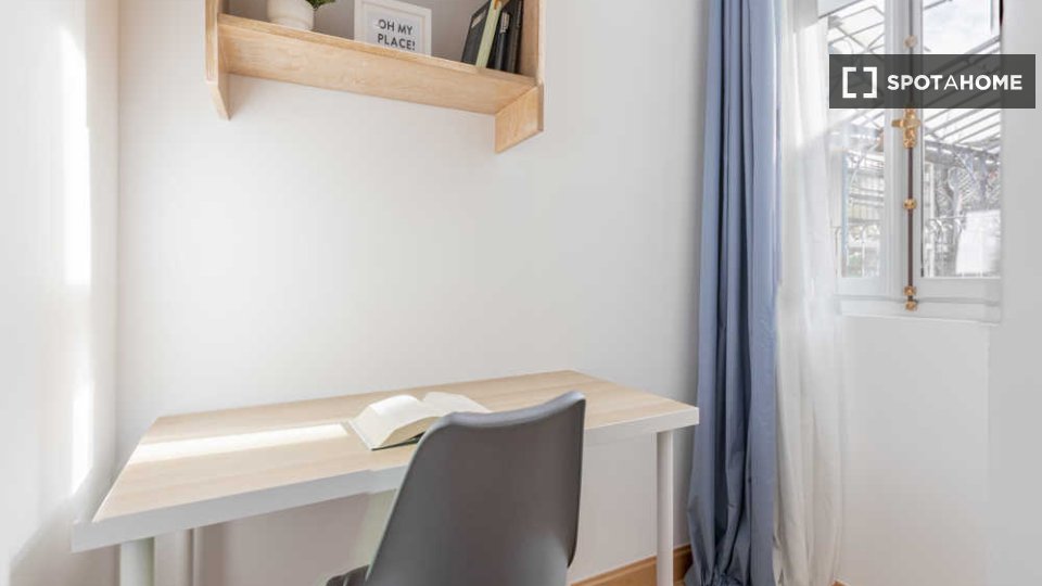 Double room Madrid, 3 beds — photo 26