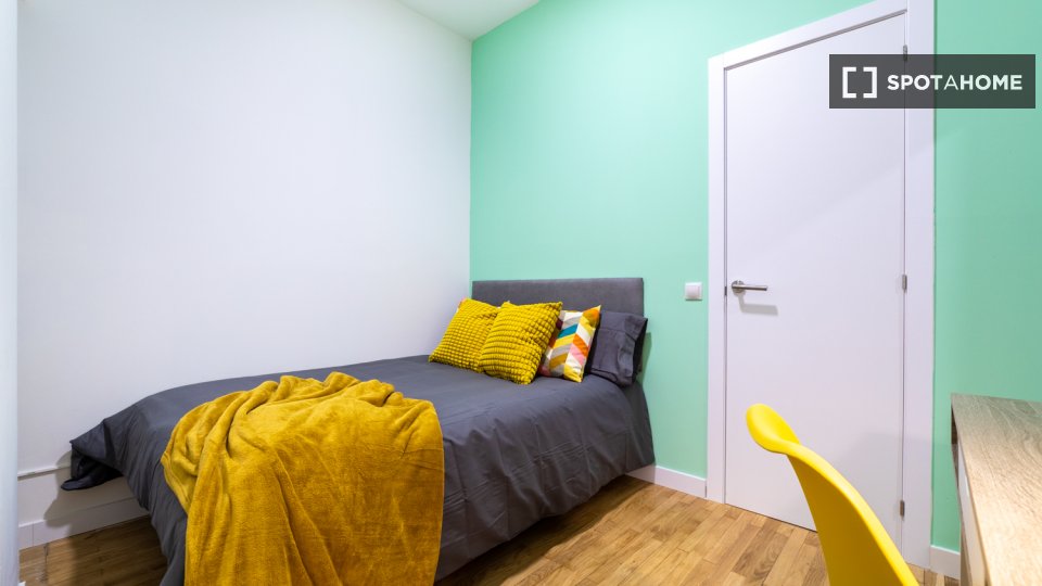 Double room Madrid, 13 beds, 301m² — photo 13
