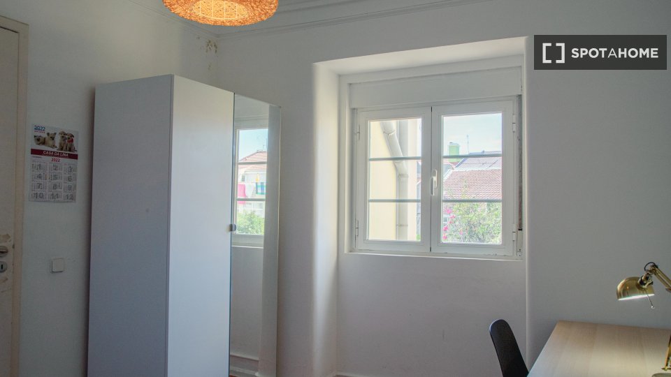 Double room Lisbon, 4 beds — photo 9
