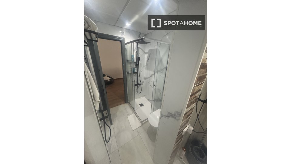 Double room Barcelona, 1 bed, 80m² — photo 4