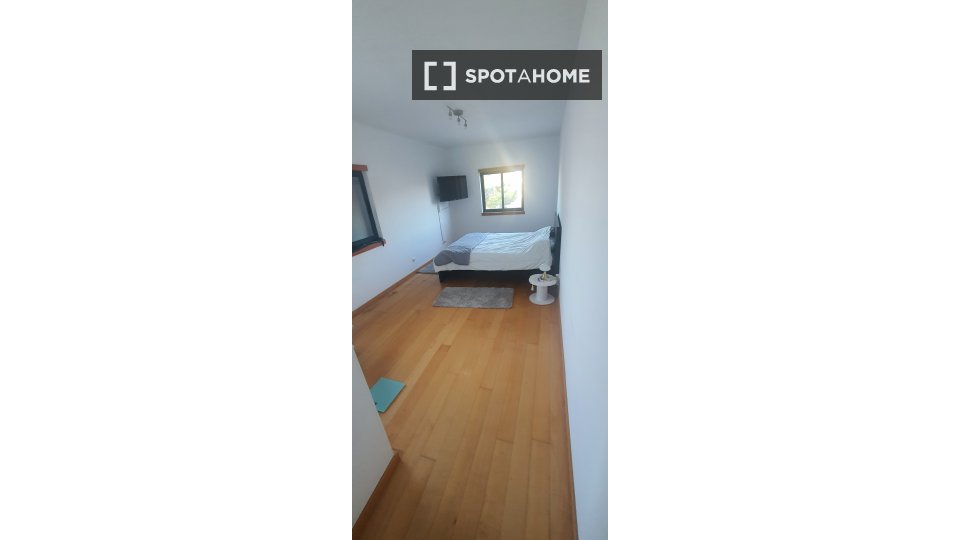 Double room Lisbon, 3 beds, 130m² — photo 1