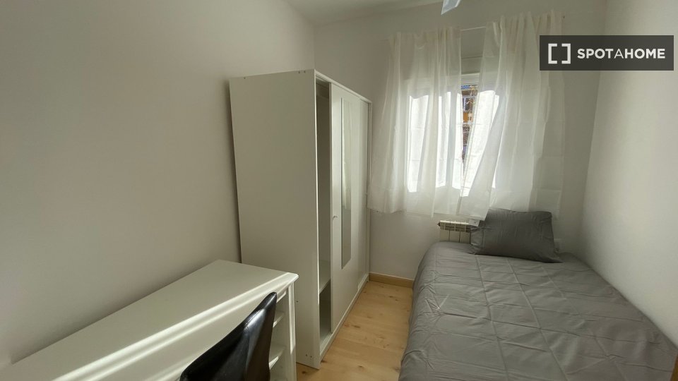 Double room Madrid, 4 beds — photo 13