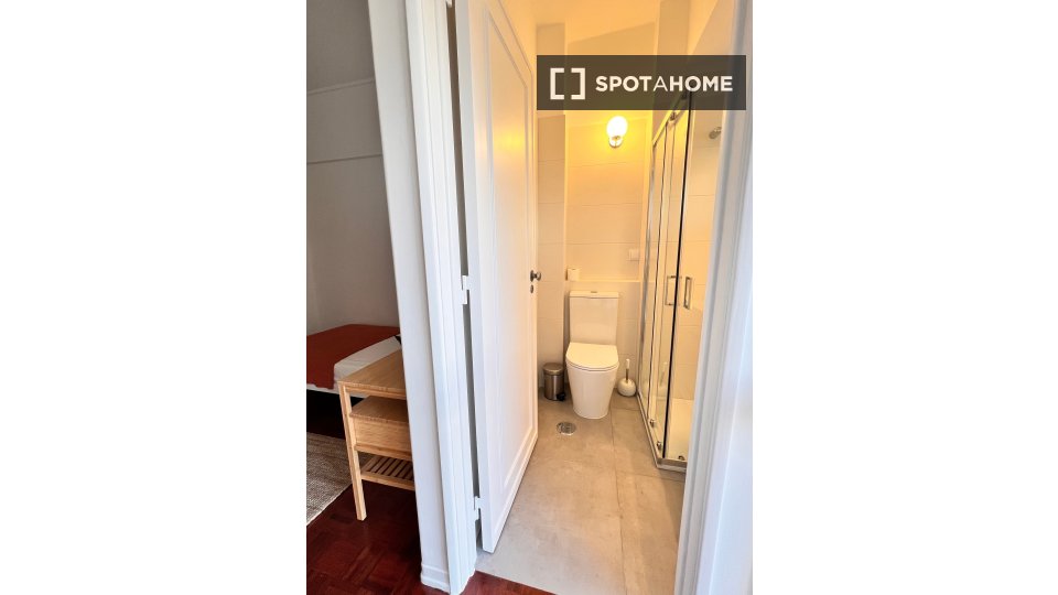 Double room Lisbon, 6 beds — photo 5