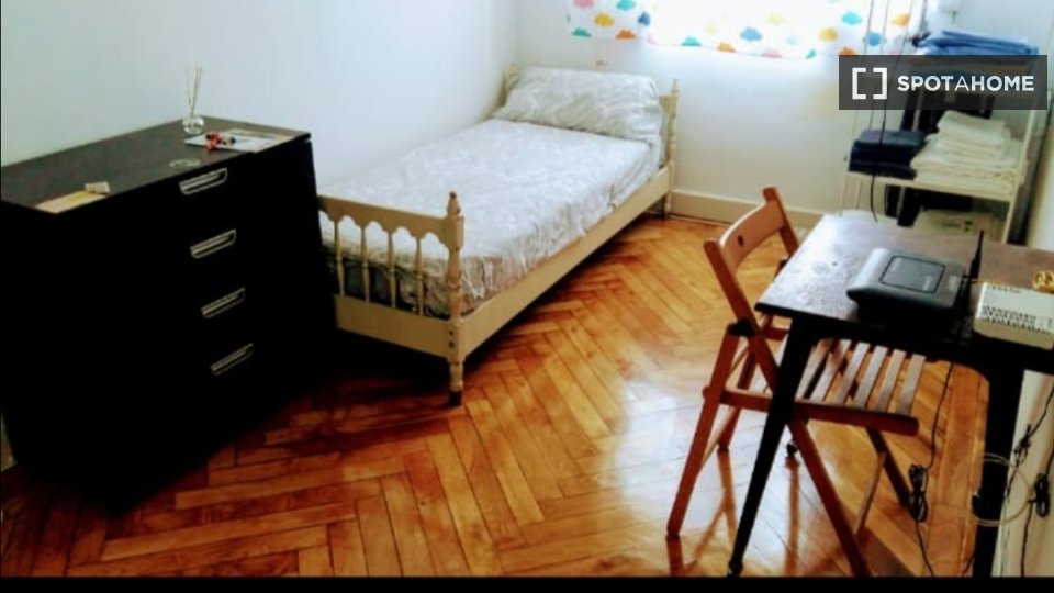 Double room Madrid, 3 beds, 140m² — photo 4