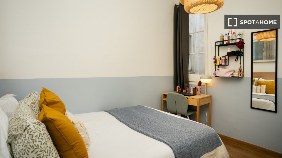 Double room Barcelona, 3 beds, 110m² — photo 10