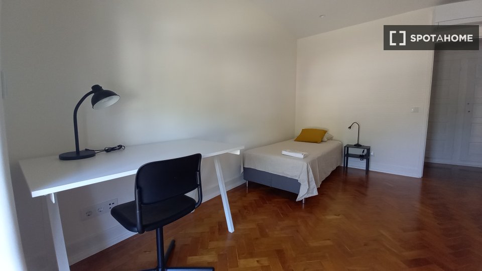 Double room Lisbon, 5 beds, 130m² — photo 7
